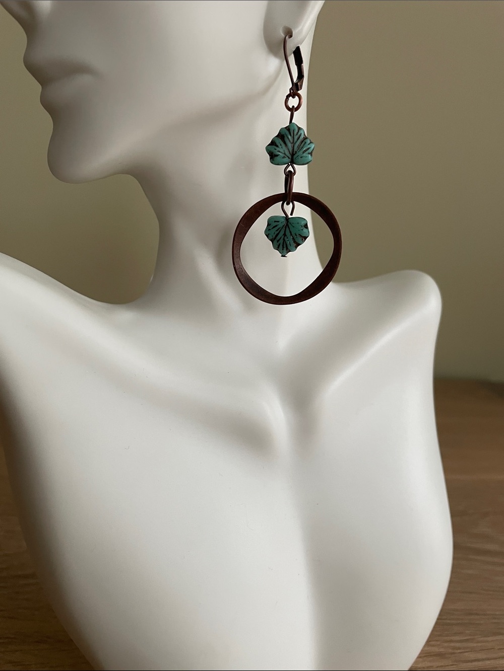 HAND CRAFTED CZECH GLASS LEAF EARRINGS Antiqued Copper Hammered Hoop Dangle Boho - Picture 4 of 9